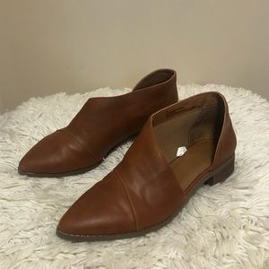 Women’s universal thread slip ons